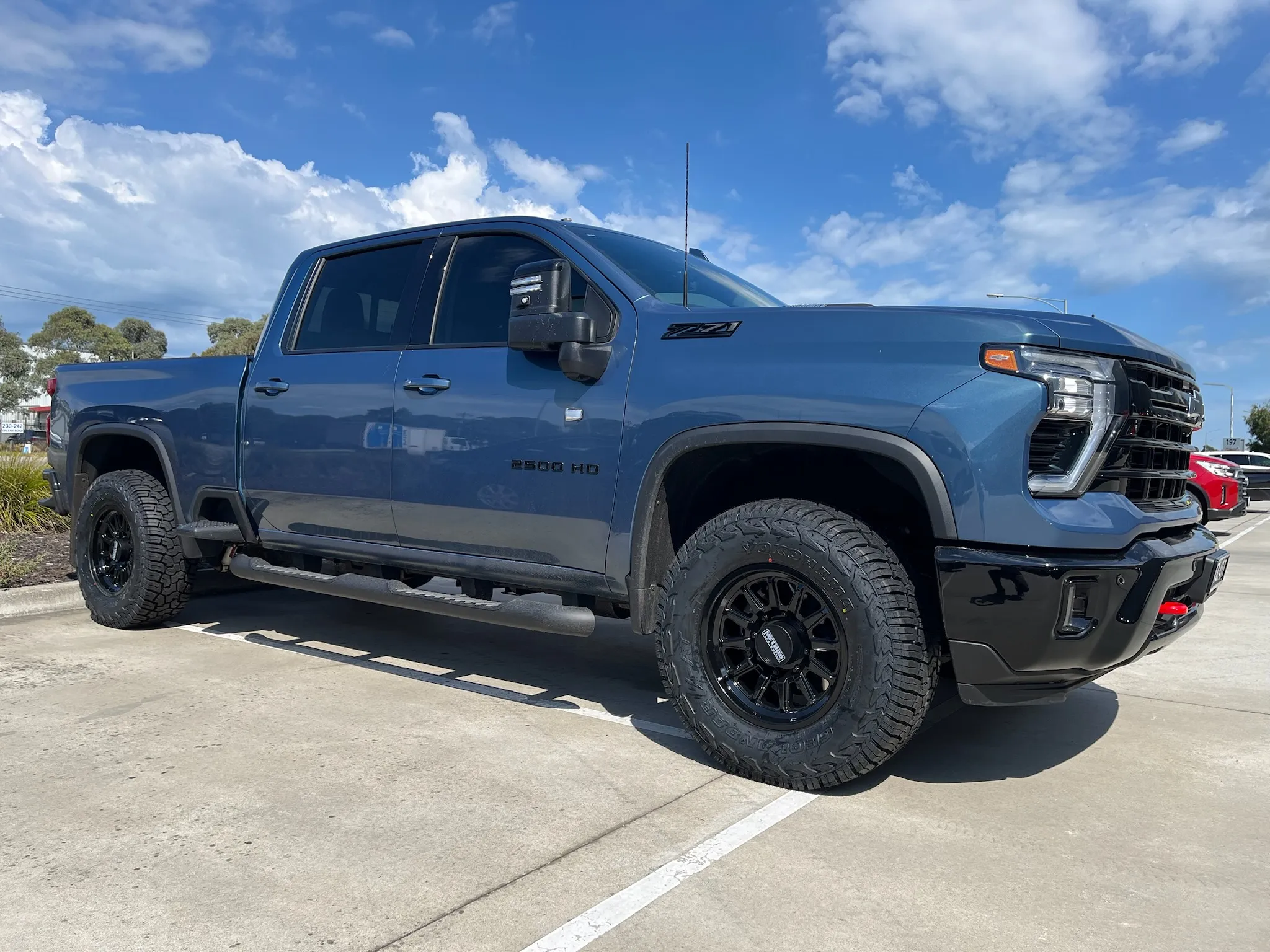 CHEV SILVERADO 2500 with METHOD 323 18X9 GLOSS BLACK |  | CHEV